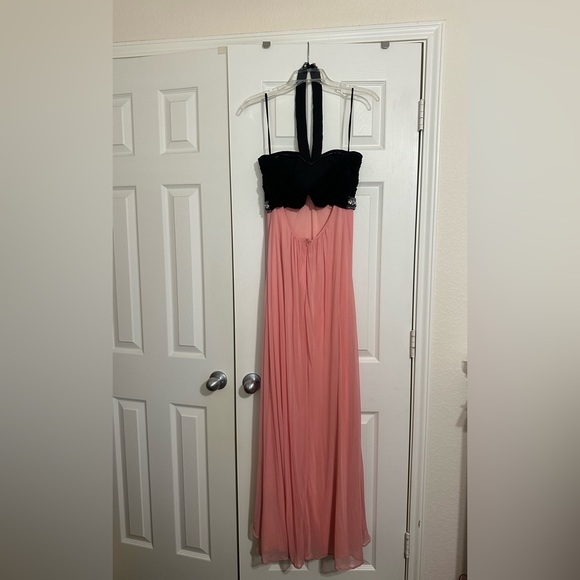 Formal long coral dress 🍑 with jewels detailing . Halter top 👗 - Picture 2 of 8